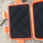 boîte rangement voyage plastique empilable orange noir marron texture mat étanche clips coussin insertion