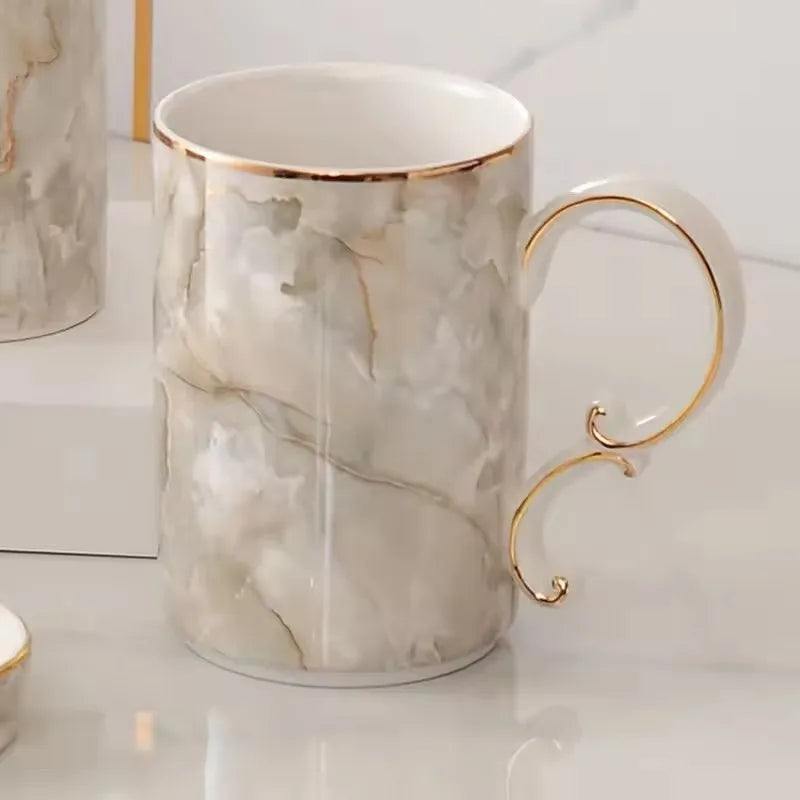 ensemble vaisselle salle bain marbre blanc gris or classique tasses poignées dorées porte brosse