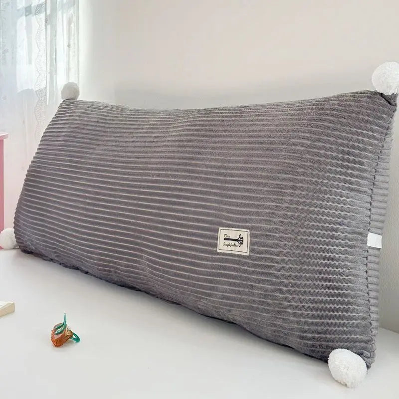 coussin tête lit gris rayures horizontales moderne fixé deux pompons blancs confortable coton polyester