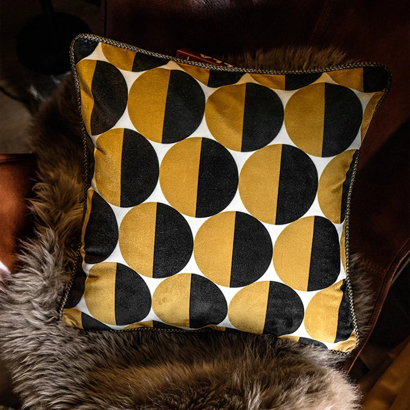 coussins décoratifs velours or motifs géométriques abeilles brodées luxueux salon chambre voiture