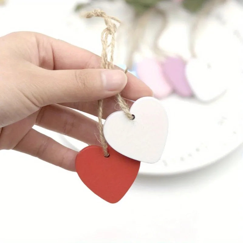 décorations bois forme cœur blanc rose rouge bleu violet motifs love you fil coton