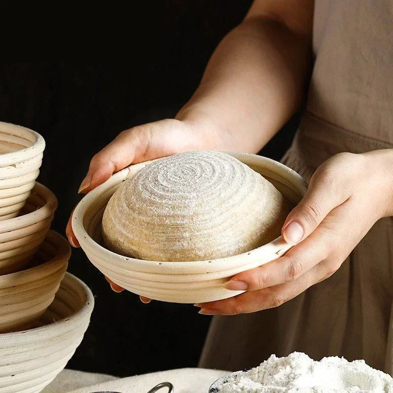 paniers pain rustique rayures horizontales beige clair fermentation pâte levée rotin naturel cuisson artisanale