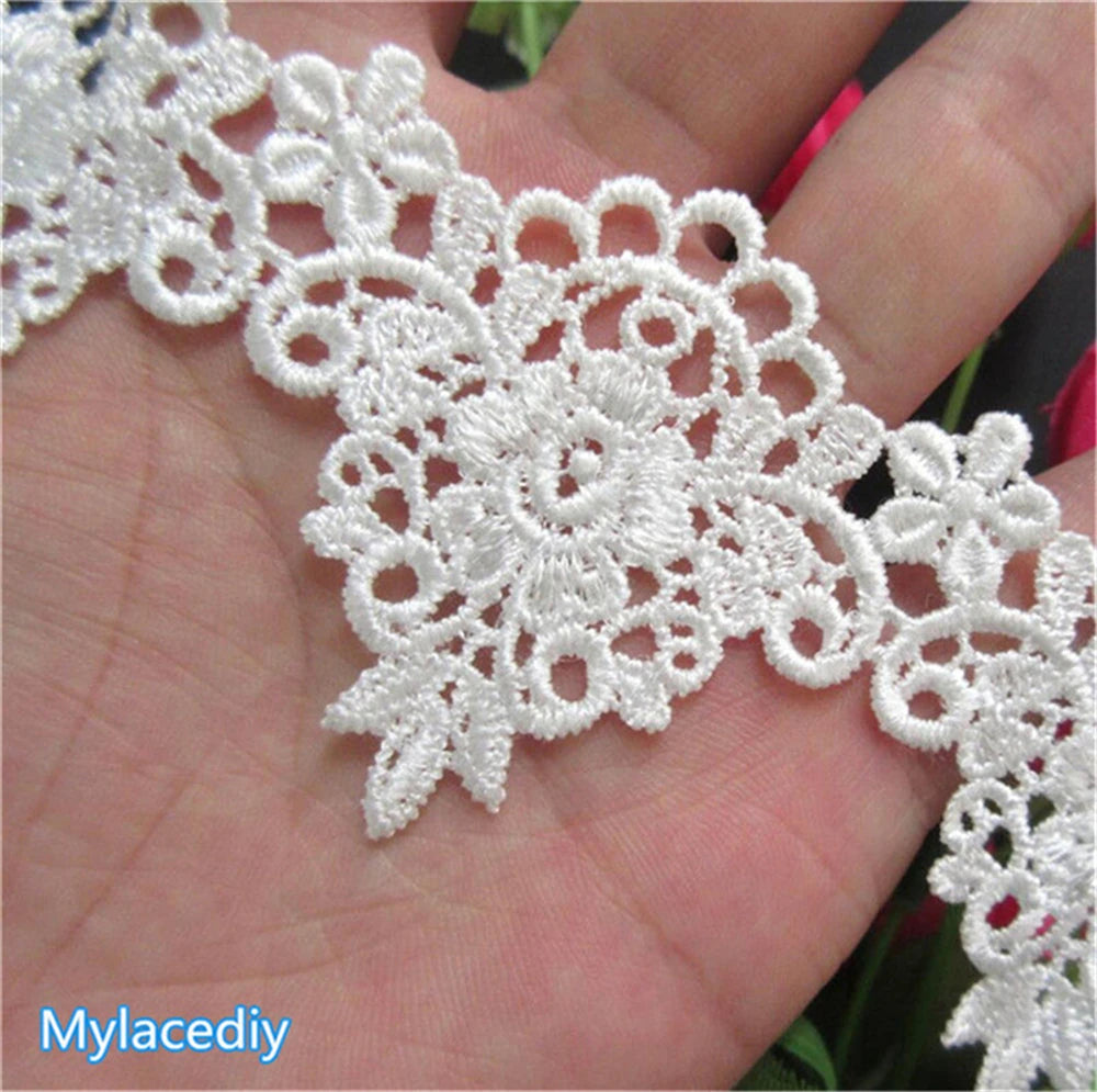 dentelle brodée polyester fleurs motif floral complexe mariage blanc rose beige