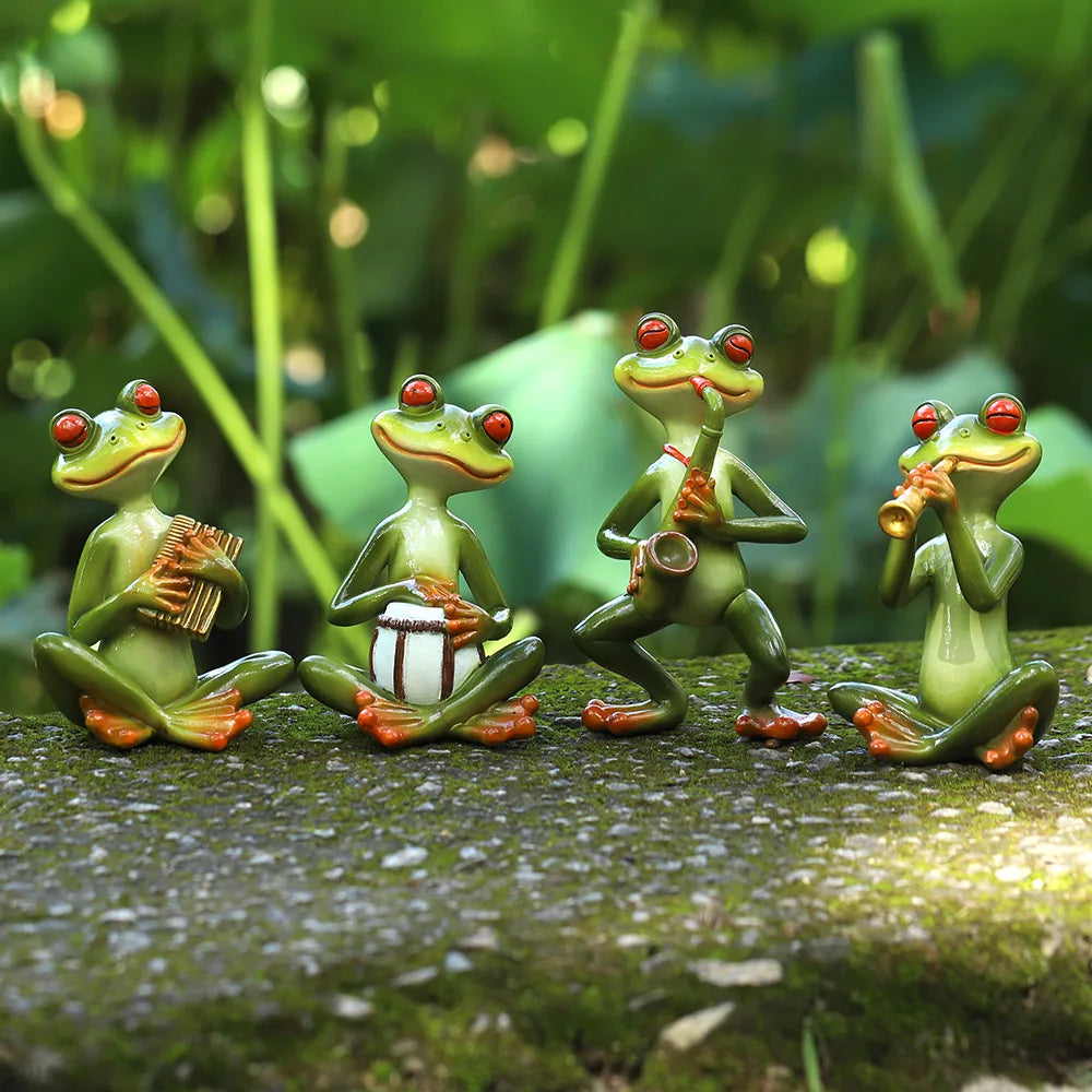 figurines grenouilles instruments vert orange rouge détails sculptés artisanal salon jardin