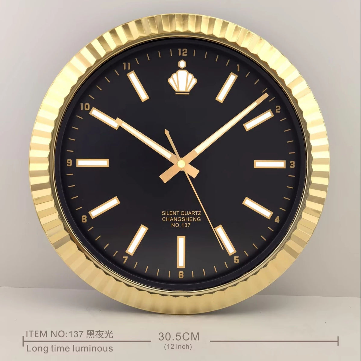 horloge murale quartz lumineuse marin cadran noir aiguilles colorées lunette graduée