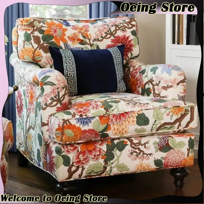 fauteuil fleuri multicolore classique pieds bois coussin bleu confortable salon vintage motifs floraux