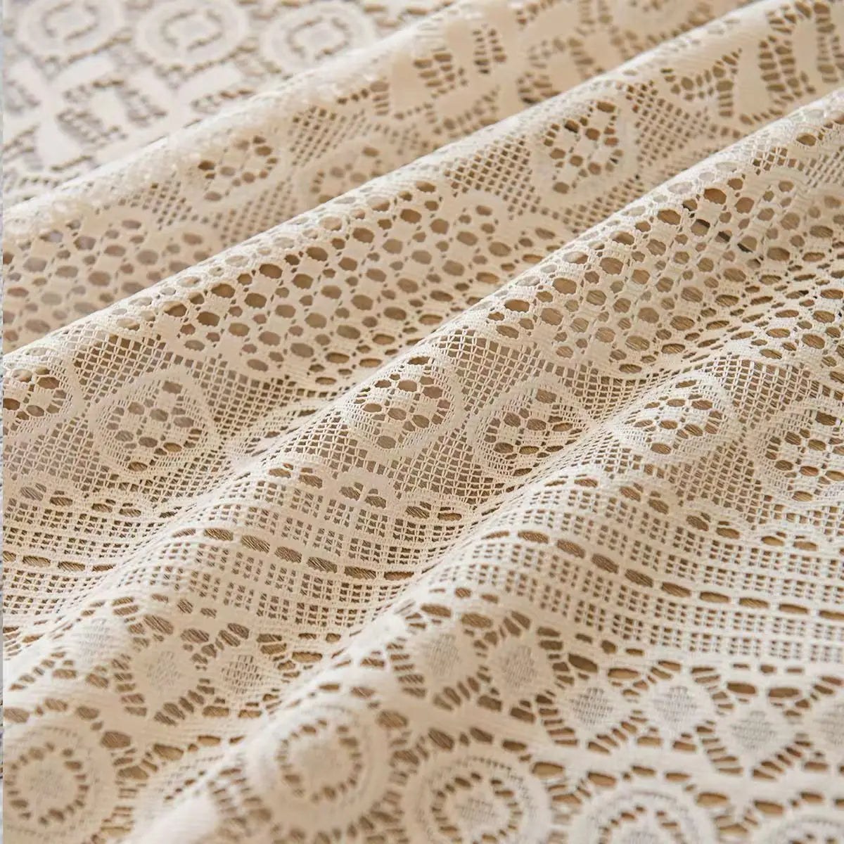 rideau dentelle beige motifs géométriques semi transparent vintage romantique tassellets