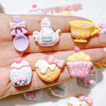 miniatures théière tasses cuillère cupcakes kawaii doux mignon rubans fleurs roses blancs