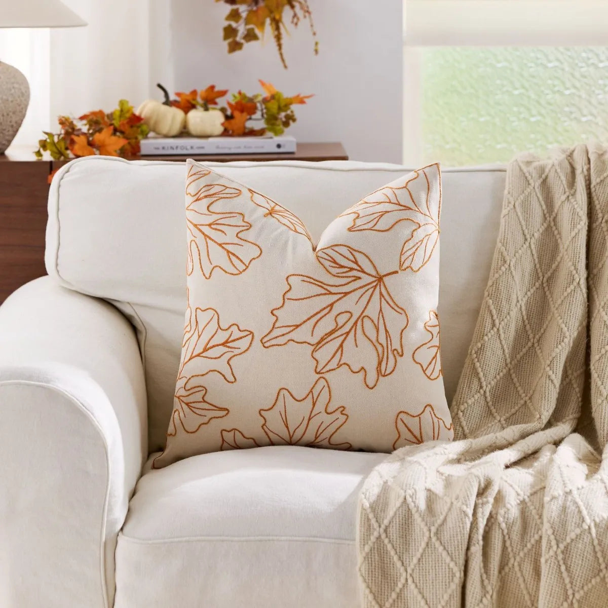 housse coussin décorative motif feuilles automne champignons moderne salon maison intérieur