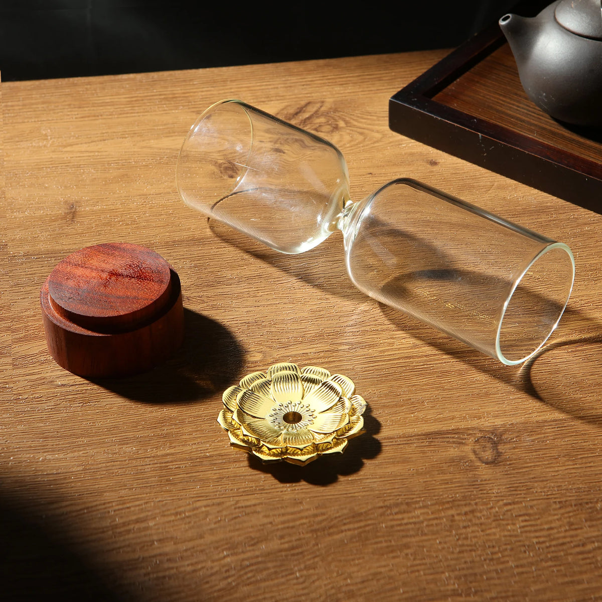diffuseur encens verre forme sablier texture bois motifs floraux dorés élégant décoratifintérieur zen
