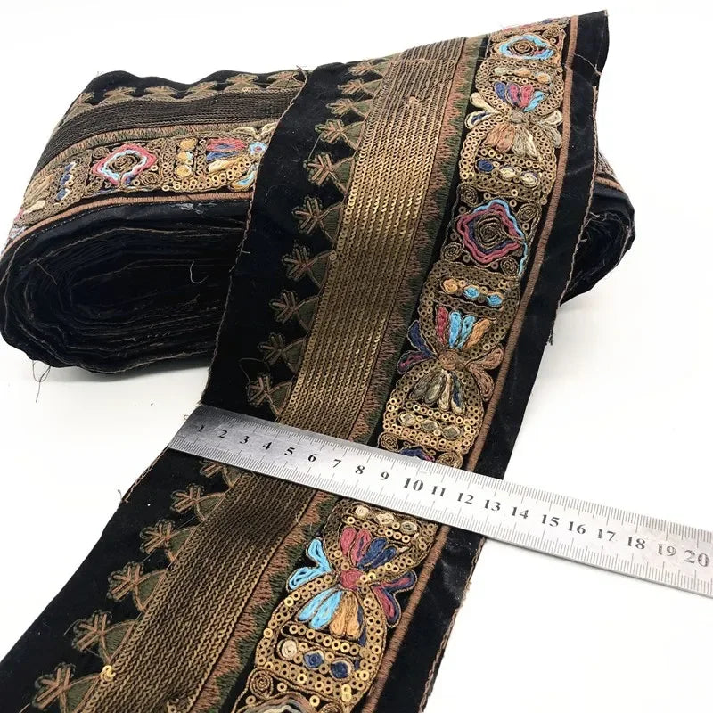 ruban brodé dentelle polyester motifs floraux géométriques élégant noir doré bleu rose vert