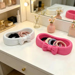 rangement bijoux rose blanc nœud papillon doux féminin surface lisse mat organisateur coiffeuse cosmétiques