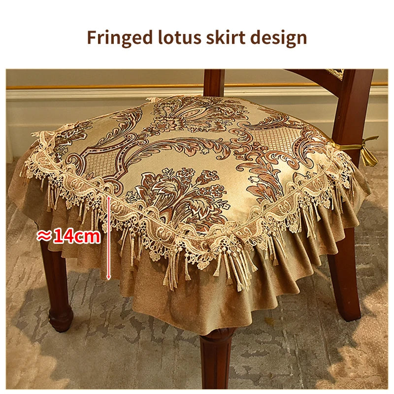 Jupe avec motif de lotus frangé, d'environ 14 cm de diamètre, ornée de détails élégants et délicats.