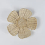 décoration murale fleur tressée fibre végétale rustique objet artisanal couleur beige clair