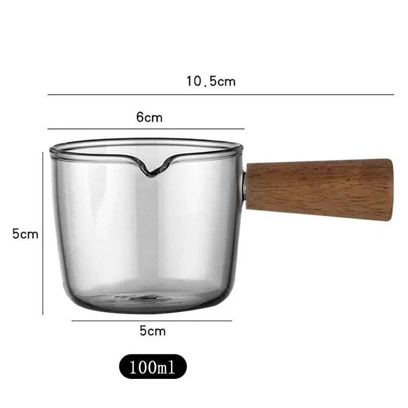 pots mesure verre manche bois lait condiments restaurant cuisine moderne minimaliste