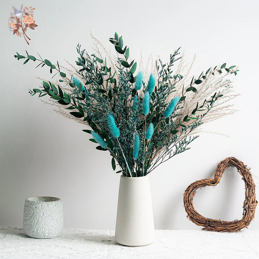 bouquet dried flowers naturel vert bleu blanc feuilles plumes fleurs vase coeur rotin decoration
