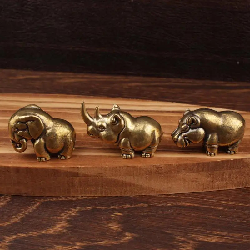 figurines animales bronze cuivre détails sculptés rhinocéros hippopotame éléphant plateau bois africain