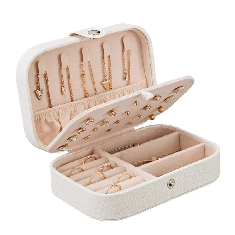 boîte bijoux velours cuir rose clair moderne élégante boucles doreilles bracelets bagues colliers transporte