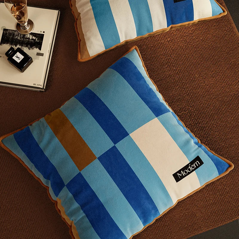 taies d'oreillers carrées modernes carreaux géométriques bleu beige marron velours 45x45cm 55x55cm lit canapé