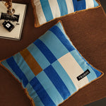 taies d'oreillers carrées modernes carreaux géométriques bleu beige marron velours 45x45cm 55x55cm lit canapé