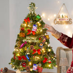 Mini sapin de Noël vert avec étoile et guirlandes