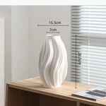 vase céramique blanc rayures ondulées moderne décoration intérieur plissé tridimensionnel transparent table