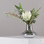 vase moderne argenté brillant fleurs artificielles blanches vertes décoration maison