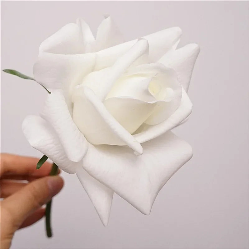 décoration intérieure bouquet roses artificielles blanc rose clair détails fins réaliste erotique anniversaire mariage