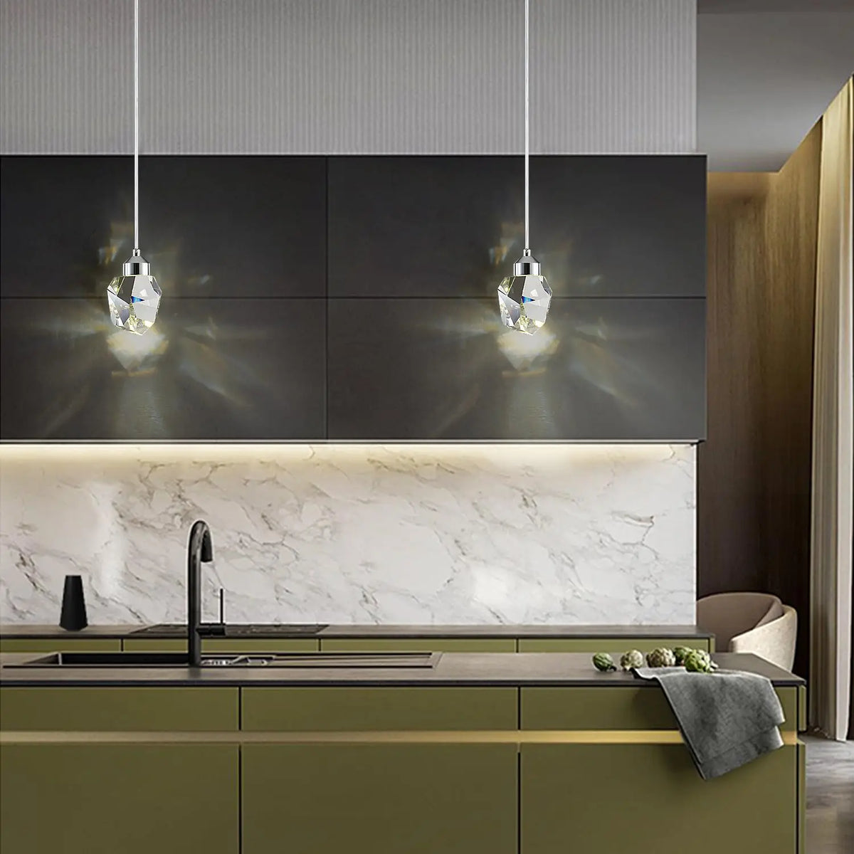 suspension lumineuse moderne cristaux taillés argentée led réglable chambre salon