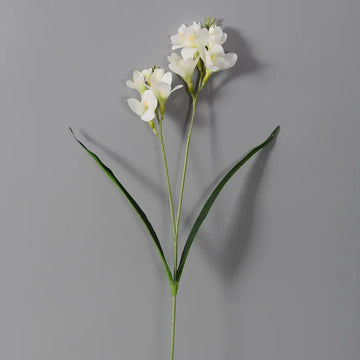 décoration intérieure bouquet artificielle orchidée blanc bleu rose feuilles verte moderne minimaliste