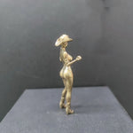 figurine western cowgirl dorée chapeau bottes décoration collection miniature artisanal bronzé