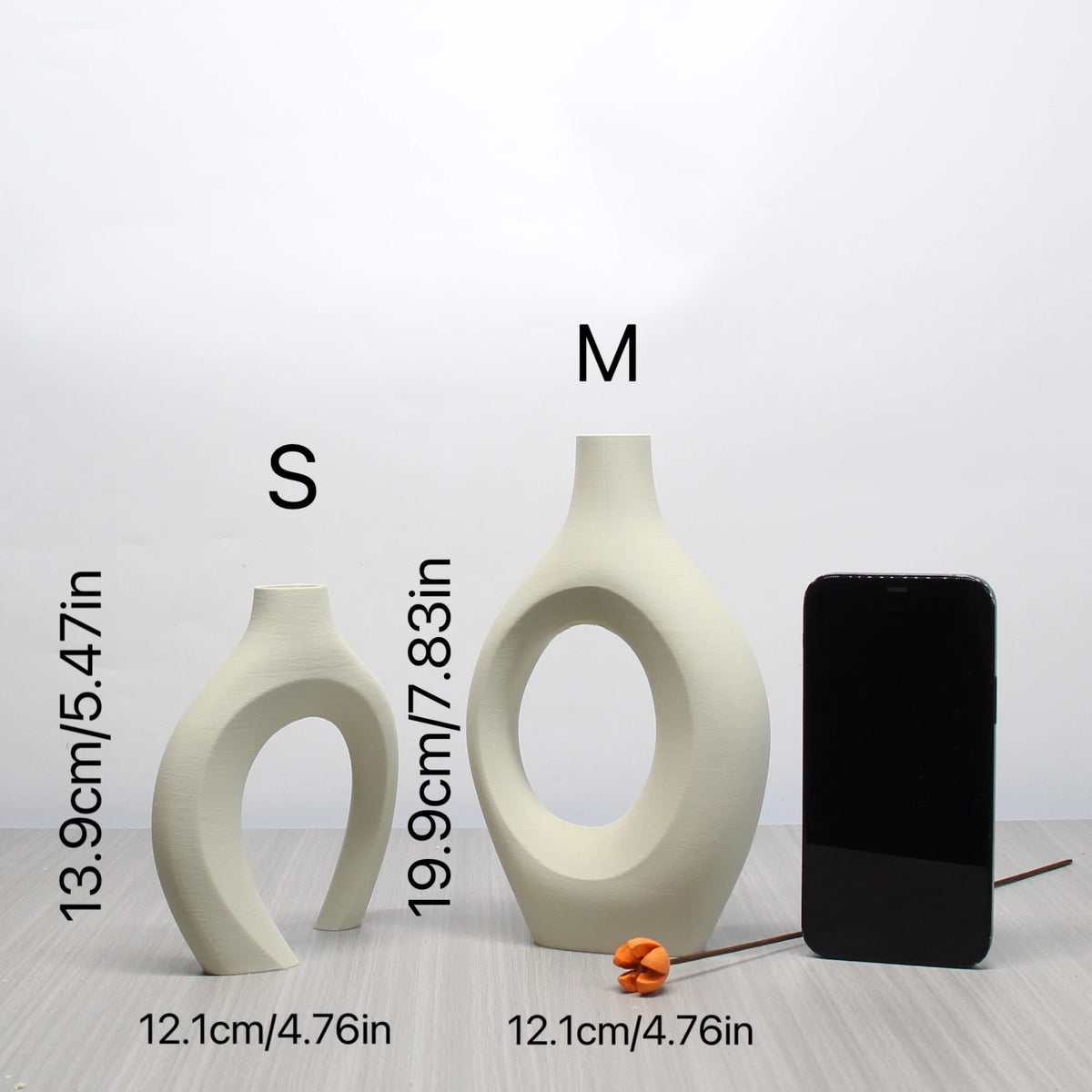 vases decoratifs blanc noir forme abstraite moderne minimaliste sculptural fleurs seches chambre salon