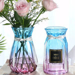vases modernes élégants couleurs bleu violet rose facettes rayures opaques décoration intérieure arrangement fleurs