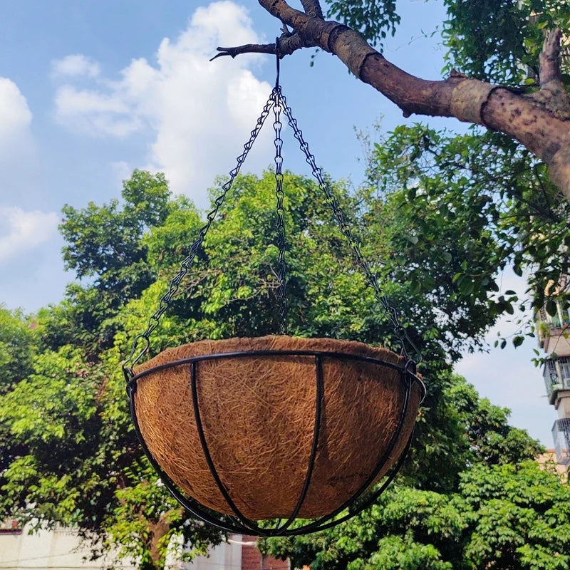 panier suspendu fibre coco chaînes métal marron clair plante verte jardin rustique naturelintérieurextérieur