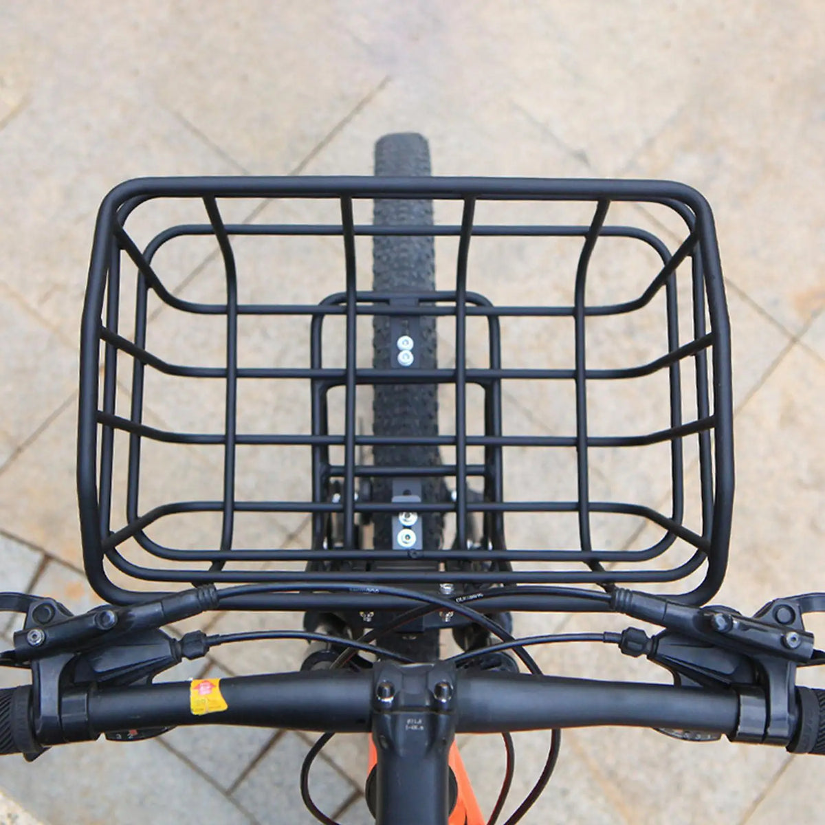 panier vélo métal noir orange grille utilitaire sac guidon accessoires cyclisme porte bagages fixations