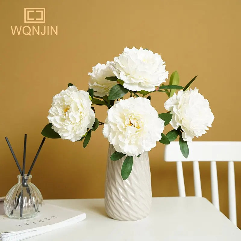 bouquet fleurs artificielles pivoine blanc rose pâle rouge foncé modernes décoration intérieure mariage anniversaire