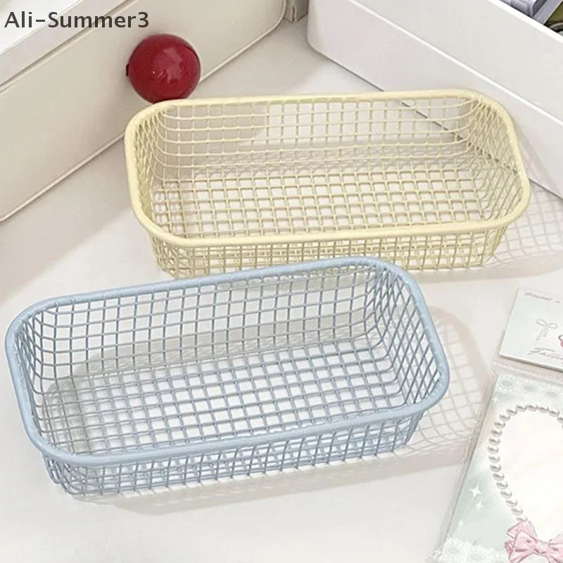 paniers rangement blanc bleu rose jaune maille fine moderne minimaliste sans fixation papeterie