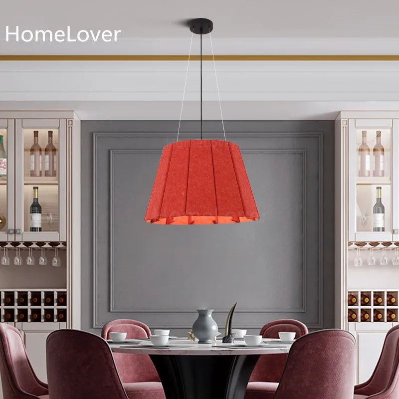 Suspension lumineuse moderne plissée jaune fixée chaînes salon chambre