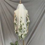 voile mariée tulle blanc brodé feuilles vertes fleurs blanches romantique floral cape femme