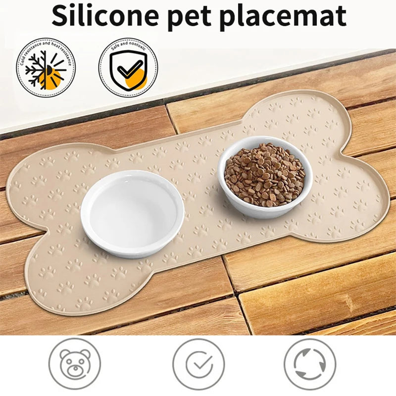tapis silicone chien imprimé pattes beige clair moderne deux bols