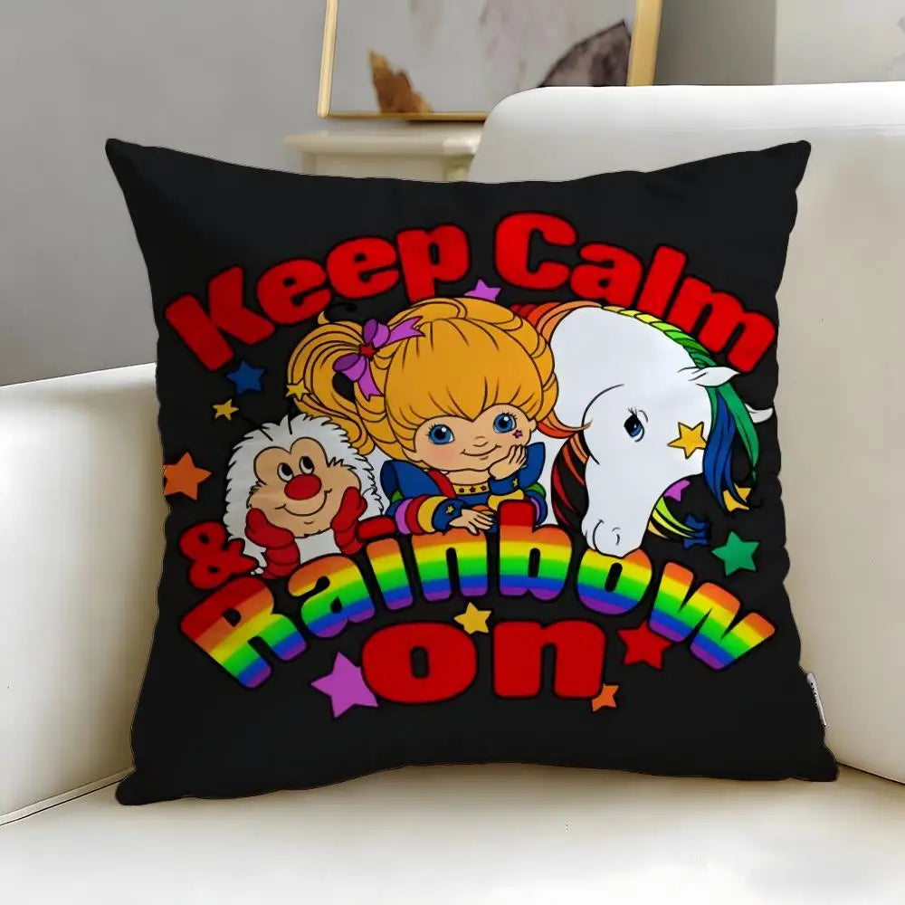 housse coussin vintage cartoon arc ciel personnages étoiles 45x45cm polyester bleu jaune rose noir