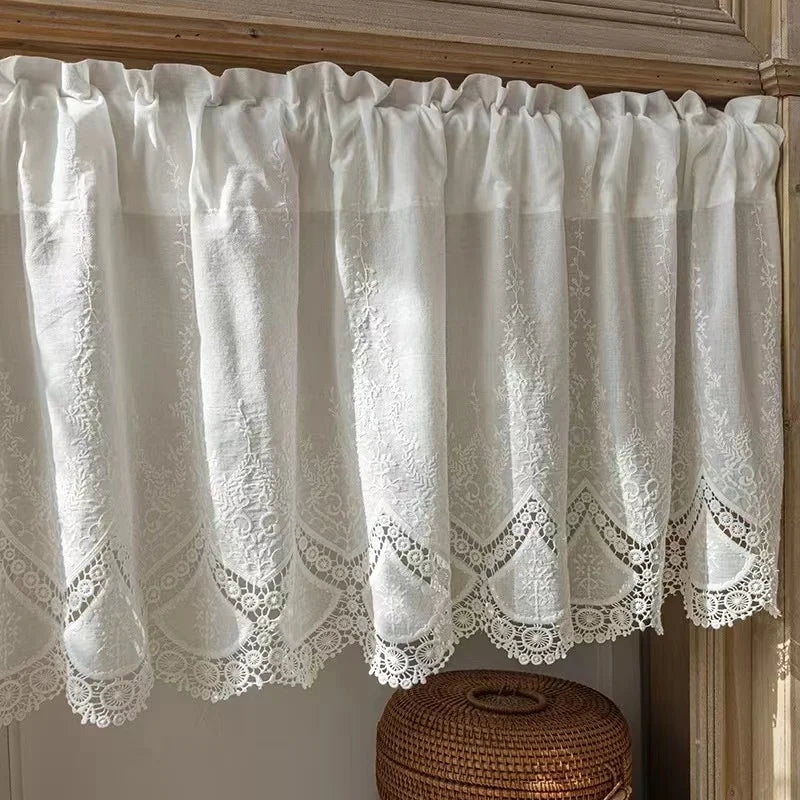rideaux blancs dentelle motifs floraux semi transparent rustique vintage chambre salon
