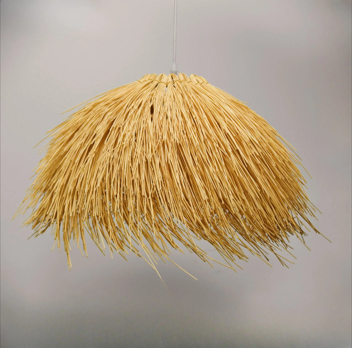 lampe suspendue moderne jaune doré fibres naturelles opacité artisanale métal suspension câble