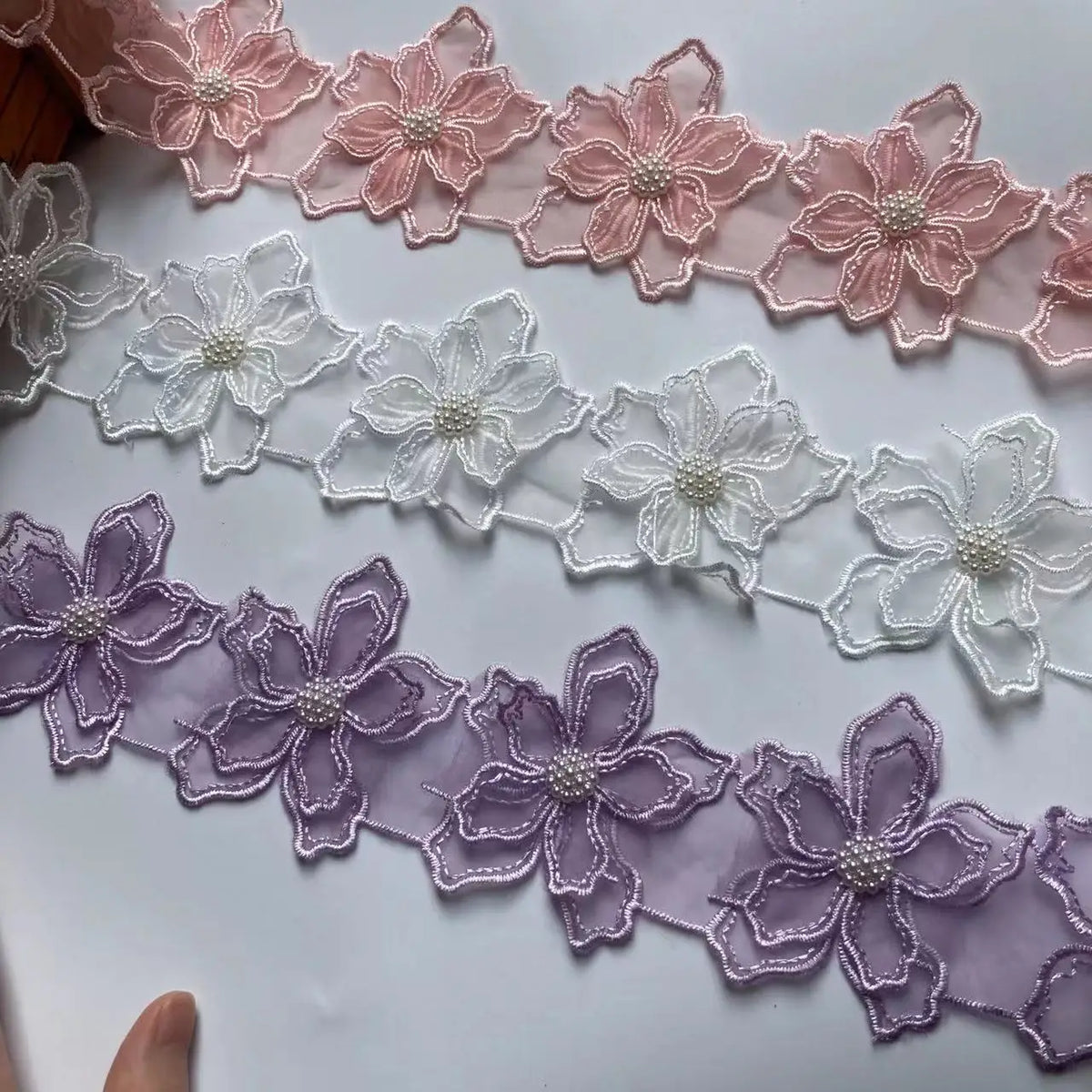 ruban decoratif dentelle brodée florales organza mariage rose violet blanc