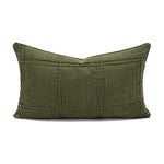 Un coussin rectangulaire en tissu vert militaire, avec des lignes de couture apparentes et un aspect robuste.