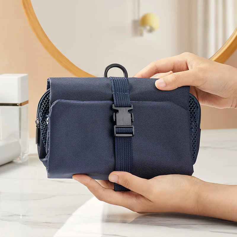 sac toilette pliable suspendu compartiments zippés poches mesh miroir polyester bleu marine gris minimaliste