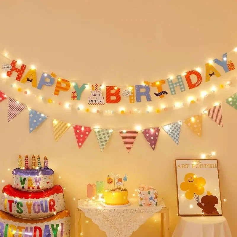 guirlande lumineuse lettres happy birthday multicolore motifs festifs personnages papier