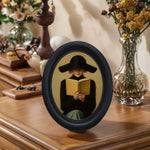 cadre photo ovale noir mat classique décoration murale bois femme lisant