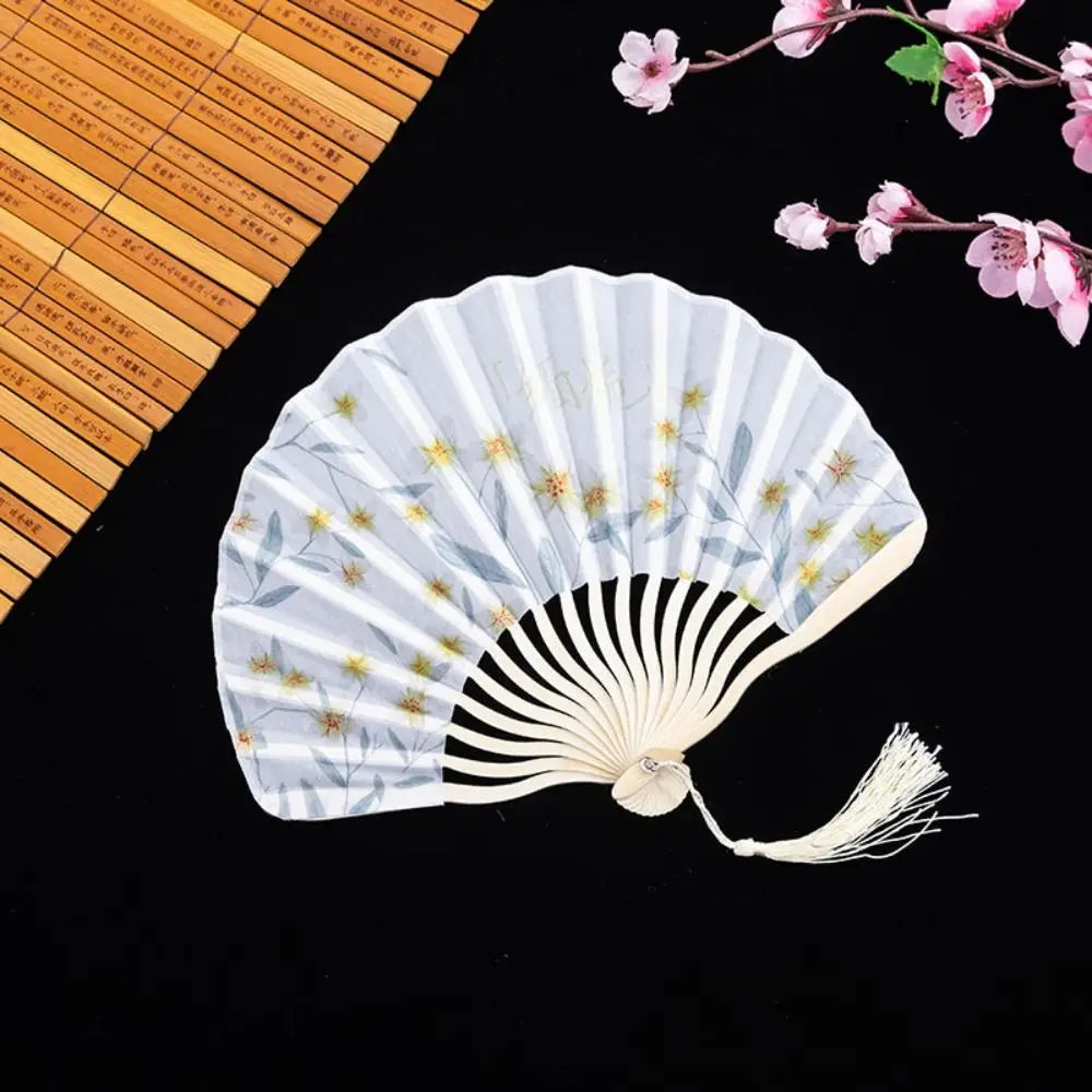éventail pliant traditionnel fleurs soie bois motifs floraux blanc vert rose
