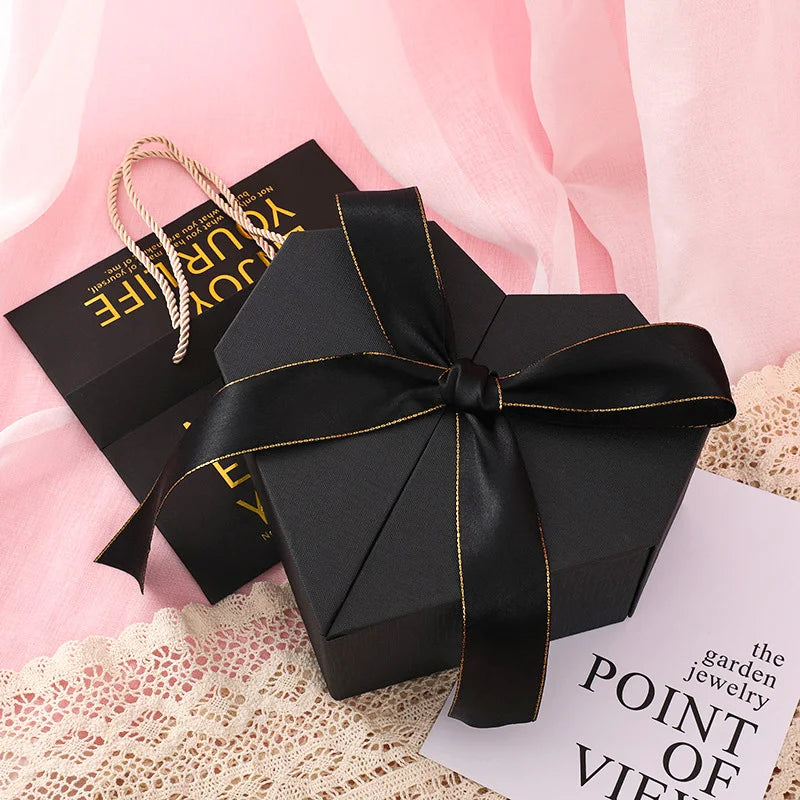 boîtes cadeaux coeurs rubans classiques occasions anniversaires saint valentin noël mariages salopes noires rouges.velours